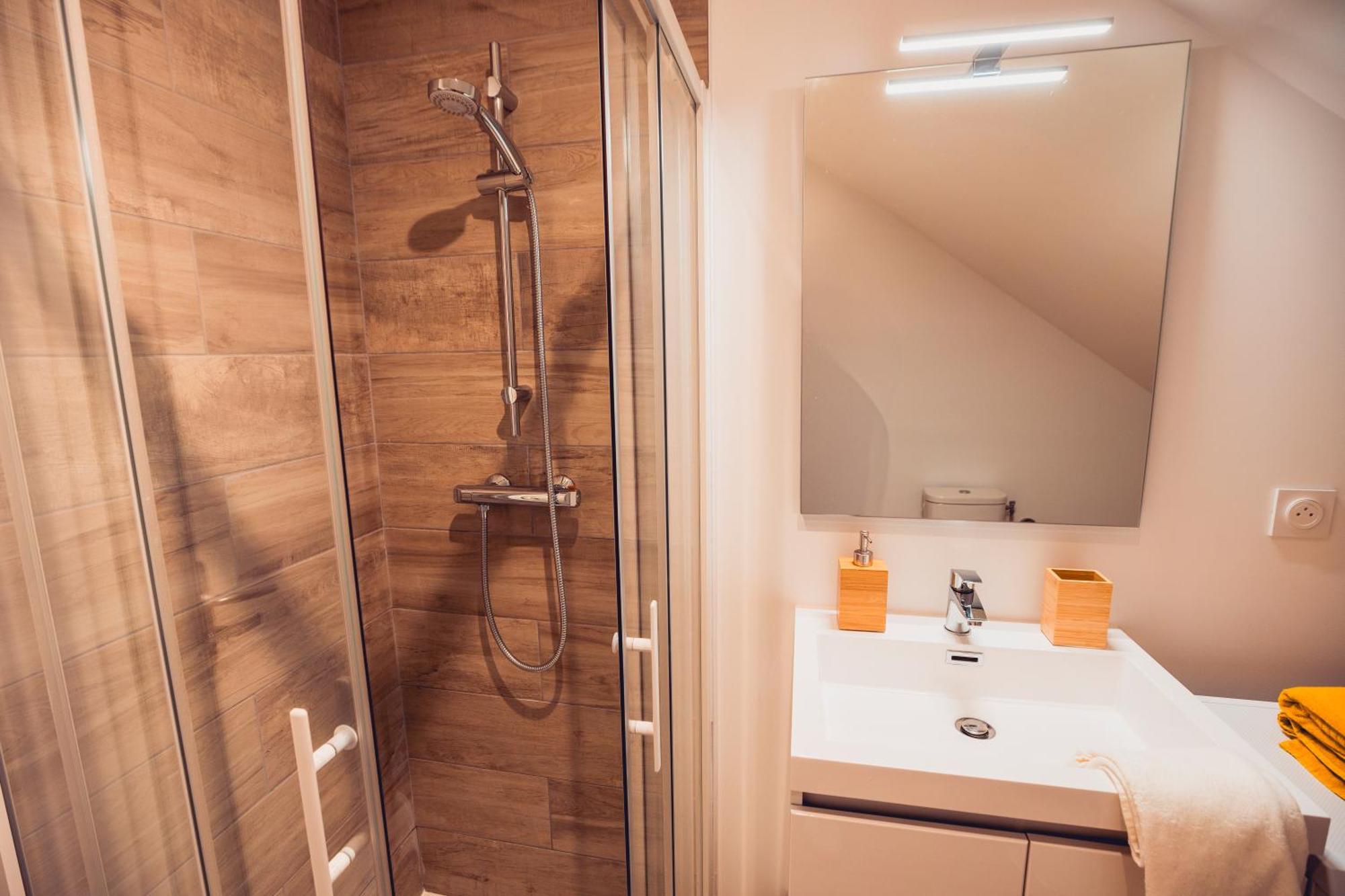 Loft Lumineux Tres Spacieux - Parking Gratuit Chateauroux Exterior photo